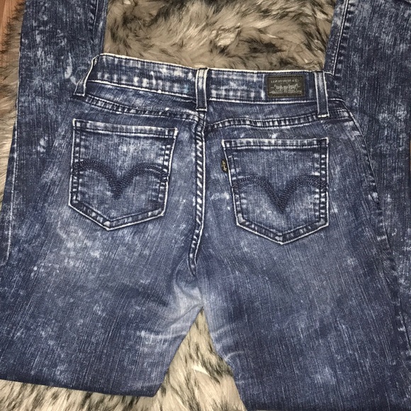 Levis Jeans - Picture 2 of 6